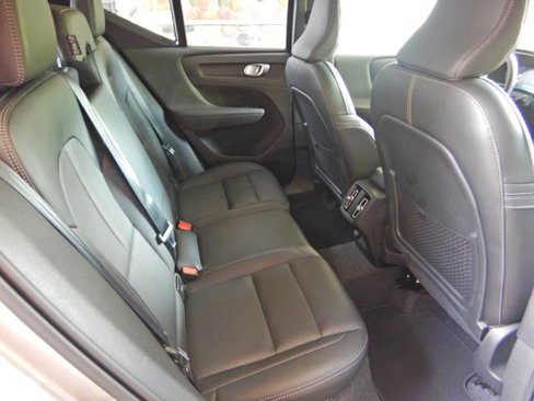 Used 2025 Volvo XC40 B5 Plus image 16