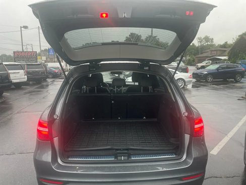 Used 2019 Mercedes-Benz GLC 300 4MATIC image 5