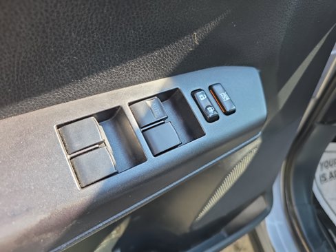Used 2018 Toyota RAV4 LE image 17