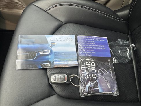 Used 2024 Chrysler Pacifica Touring-L image 24
