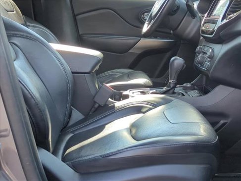 Used 2019 Jeep Cherokee Limited image 20