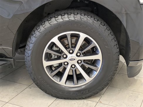 Used 2020 Ford Expedition XLT image 12
