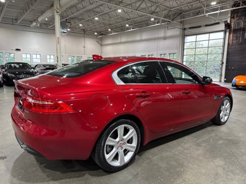 Used 2018 Jaguar XE Premium image 33