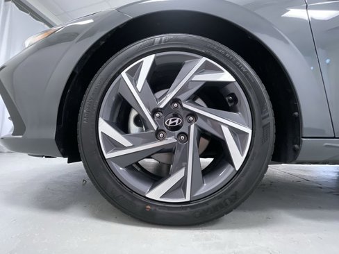 Used 2025 Hyundai Elantra Sport image 13