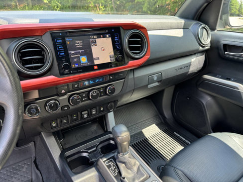 Used 2019 Toyota Tacoma TRD Sport image 11