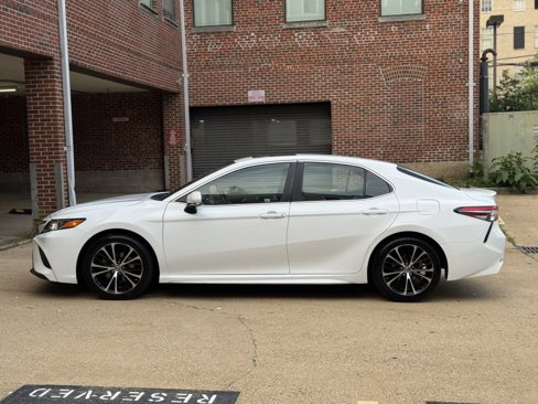 Used 2018 Toyota Camry SE w/ Moonroof Package image 7