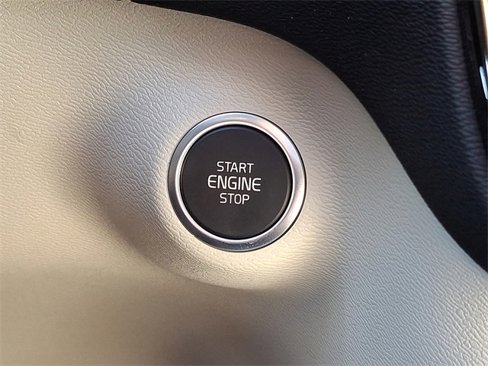 New 2025 Volvo XC40 B5 Plus w/ Protection Package Premier image 17