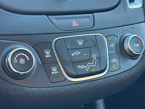 Used 2017 Chevrolet Malibu LT image 29