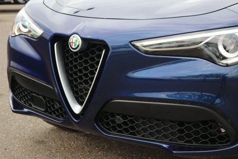 Used 2018 Alfa Romeo Stelvio AWD image 12