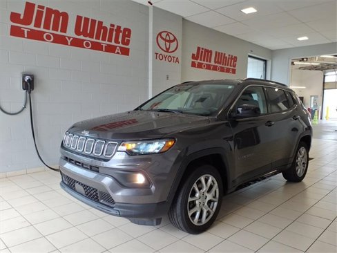 Used 2022 Jeep Compass Latitude image 1