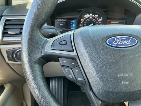 Used 2018 Ford Fusion SE w/ Fusion SE Technology Package image 26