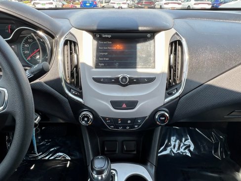 Used 2018 Chevrolet Cruze LS image 13