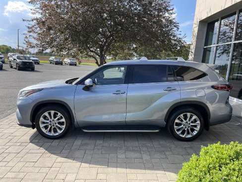 Used 2024 Toyota Highlander LE image 5