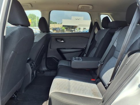 Used 2023 Nissan Rogue SV image 5