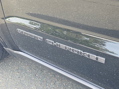 Used 2018 Jeep Grand Cherokee Limited image 13