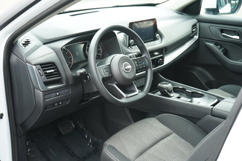 Used 2024 Nissan Rogue SV image 15