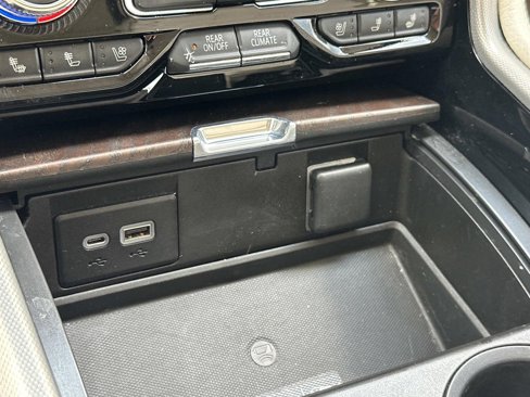 Used 2021 GMC Yukon Denali w/ Denali Premium Package image 24