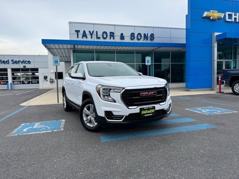 Used 2024 GMC Terrain SLE image 1