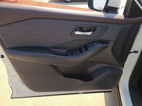 Used 2023 Nissan Rogue SV image 18