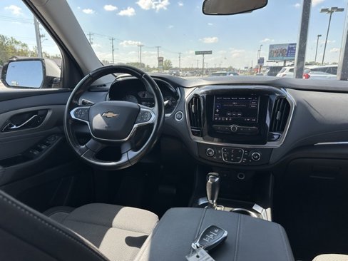 Used 2020 Chevrolet Traverse LT image 15