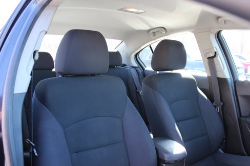 Used 2014 Chevrolet Cruze LT image 30