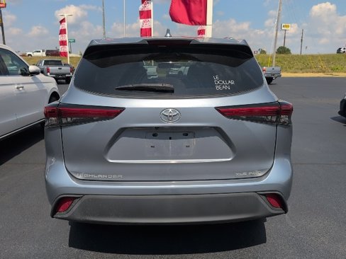 Used 2021 Toyota Highlander XLE image 9
