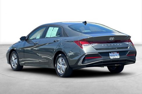 Certified 2025 Hyundai Elantra SE image 4