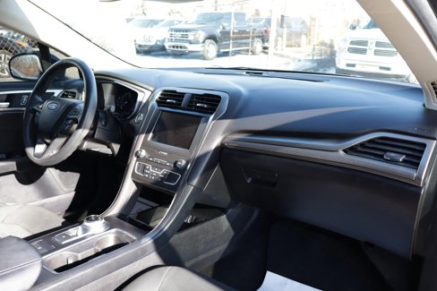 Used 2020 Ford Fusion SE image 9