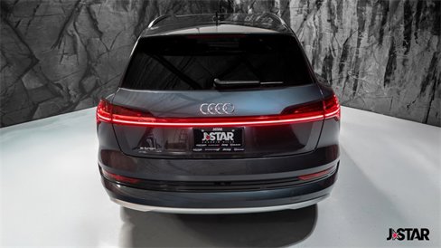Used 2019 Audi e-tron Prestige w/ Prestige Package image 22