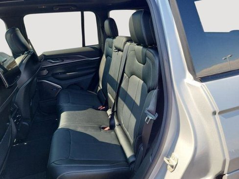 New 2023 Jeep Grand Cherokee Overland w/ Rear Seat Video Group I image 13