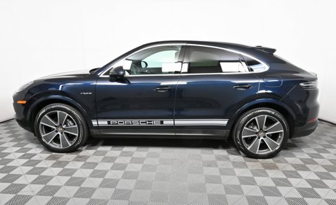 Certified 2022 Porsche Cayenne E-Hybrid Coupe image 2