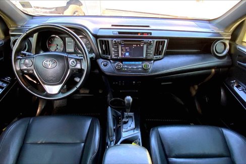 Used 2018 Toyota RAV4 SE image 13