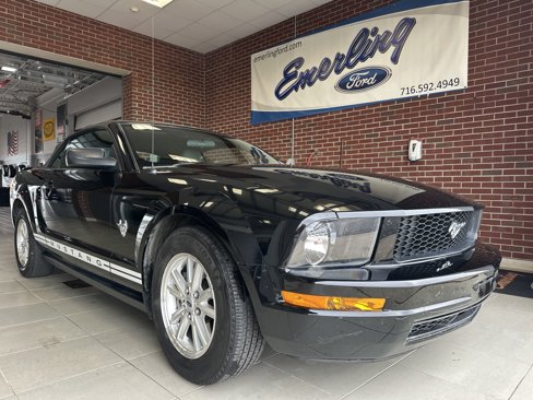 Used 2009 Ford Mustang Convertible image 1