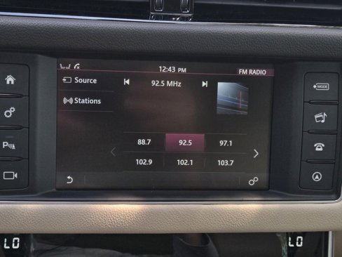 Used 2016 Jaguar XF Prestige image 22