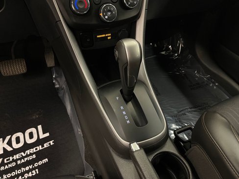 Used 2022 Chevrolet Trax LT w/ Redline Edition image 17