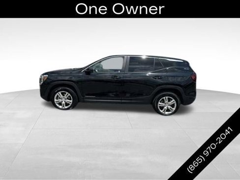 Used 2024 GMC Terrain SLE image 2