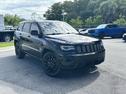 Used 2022 Jeep Grand Cherokee Laredo X image 2