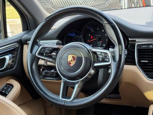 Used 2018 Porsche Macan image 26