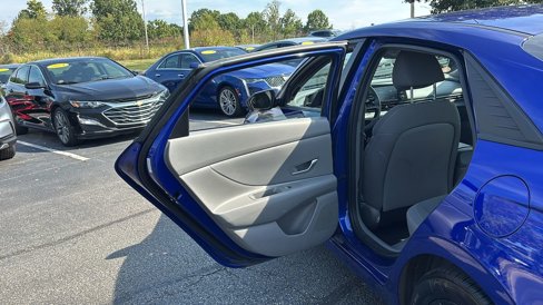 Used 2023 Hyundai Elantra SEL image 28