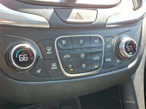 Used 2021 Chevrolet Equinox LT image 16