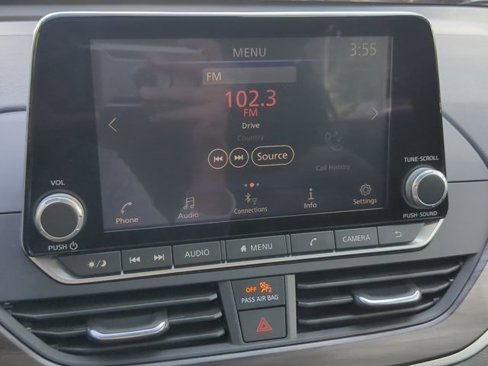 Used 2025 Nissan Altima 2.5 SV image 16