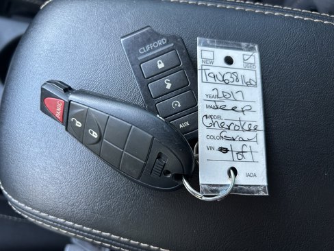 Used 2017 Jeep Cherokee Latitude w/ Safety/Convenience Group image 36