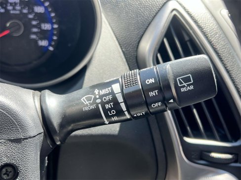 Used 2015 Hyundai Tucson SE image 24