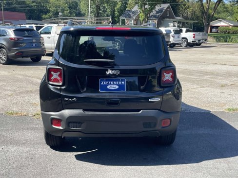 Used 2022 Jeep Renegade Latitude w/ Sun/Sound Group image 4