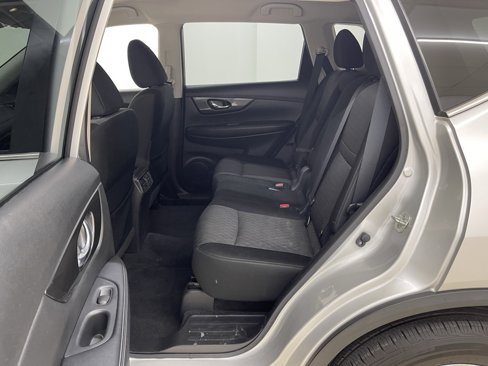 Used 2019 Nissan Rogue SV image 16