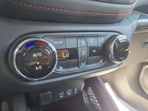 Used 2023 Chevrolet TrailBlazer RS w/ Convenience Package image 27