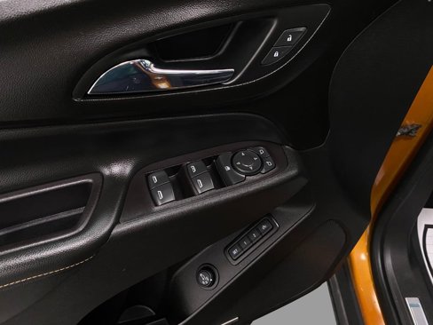 Used 2018 Chevrolet Equinox Premier image 34