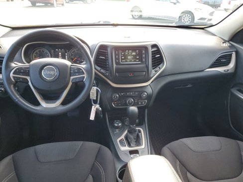 Used 2015 Jeep Cherokee Latitude w/ Cold Weather Group image 11