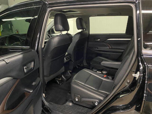 Used 2019 Toyota Highlander XLE image 18