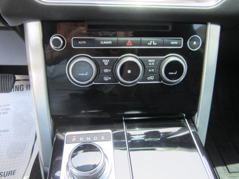 Used 2017 Land Rover Range Rover HSE image 32